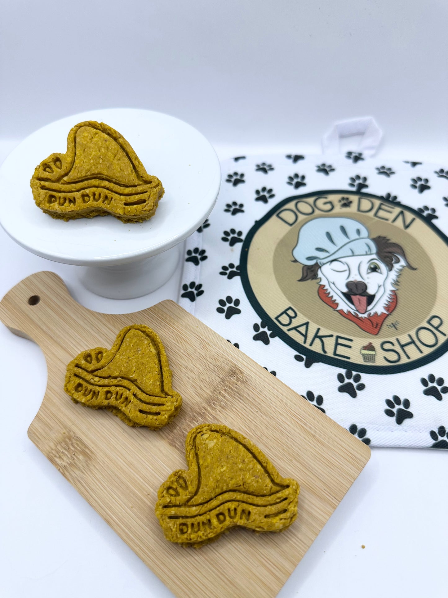 “Dun Dun” Shark Fin Treats🦈